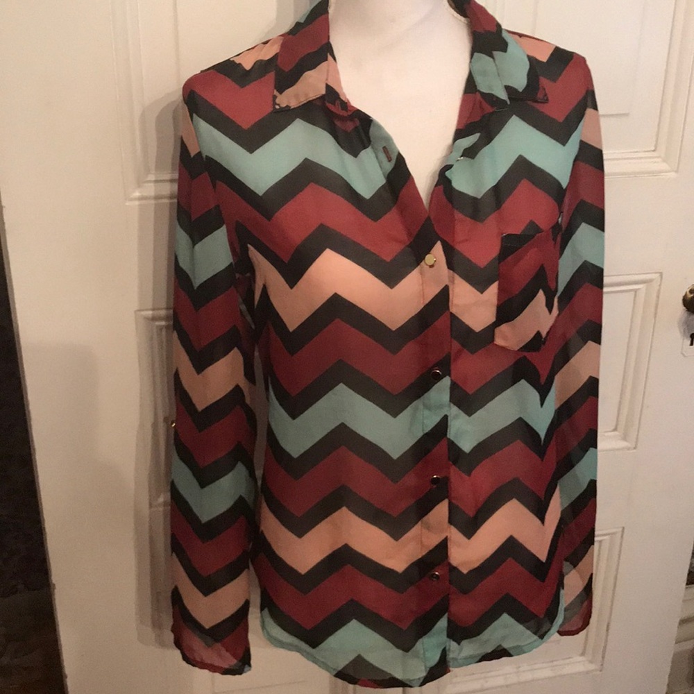 Charlotte Russe Chevron Top B1